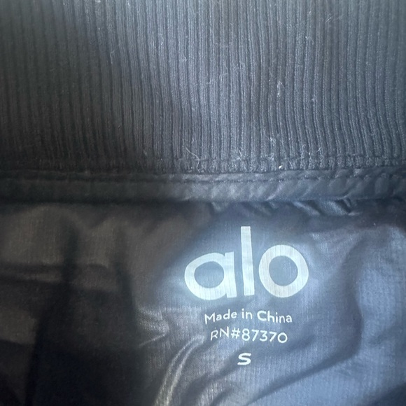 Beautiful Alo puff zip up jacket! - Picture 2 of 3